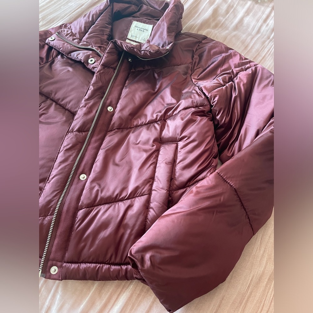Abercrombie & Fitch mini puffer in deep wine color size small.